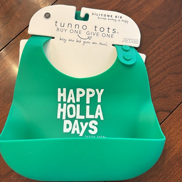 Adorable Christmas outfit 24 months with bonus silicone holiday bin - Picture 6 of 7